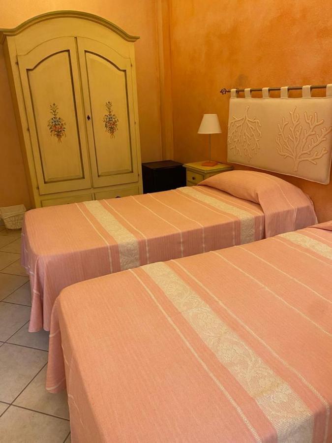 B&B Le Farfalle Palau Eksteriør bilde