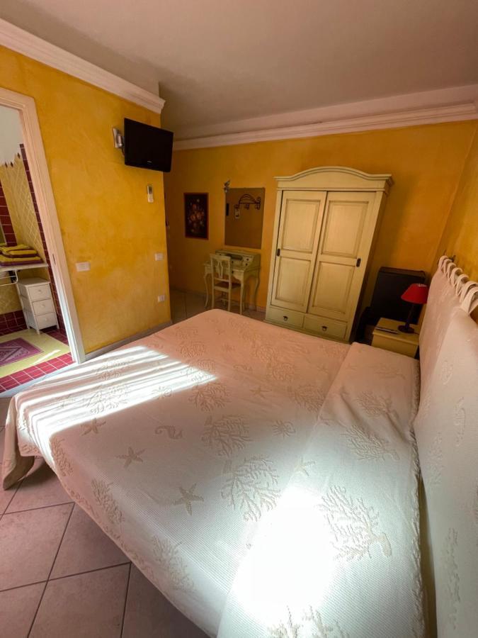 B&B Le Farfalle Palau Eksteriør bilde