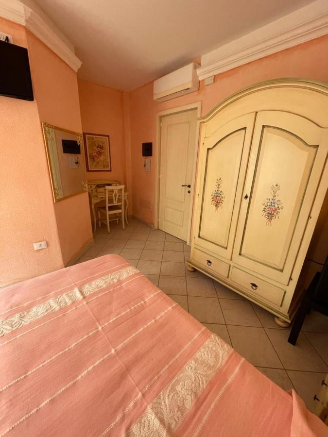 B&B Le Farfalle Palau Eksteriør bilde