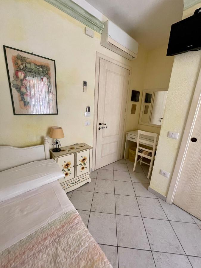 B&B Le Farfalle Palau Eksteriør bilde